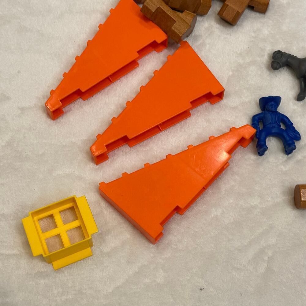 Lincoln Logs Assorted - Picture 2 of 8